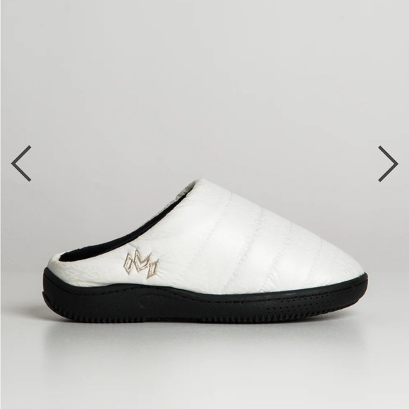 Slippers - Picture 2 of 5